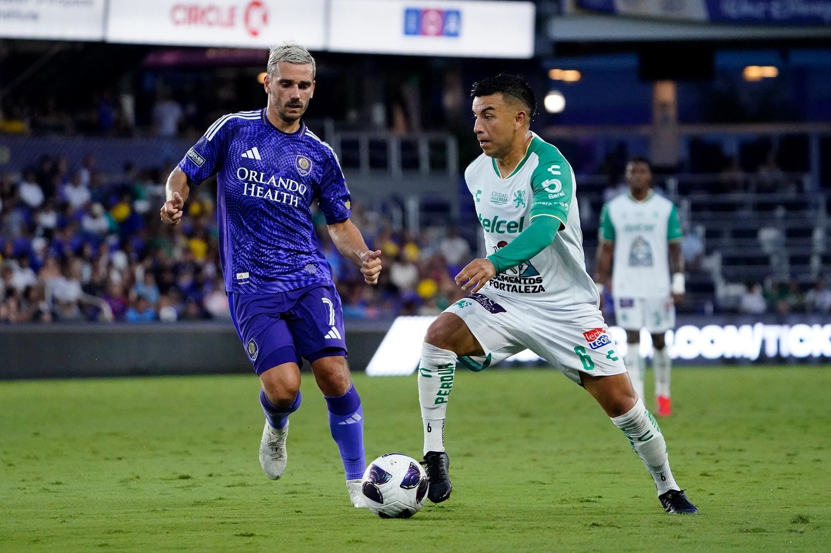 Antoine Griezmnann plays in the Leagues Cup vs Léon's Fernando Beltrán