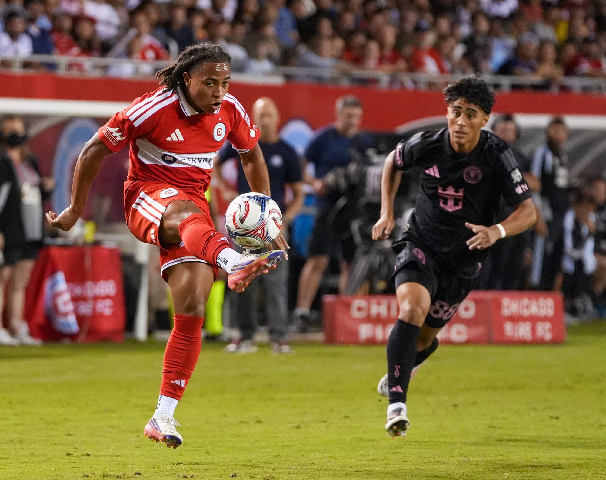 Leonardo Barroso playing against Inter Miami in Soldier Field.