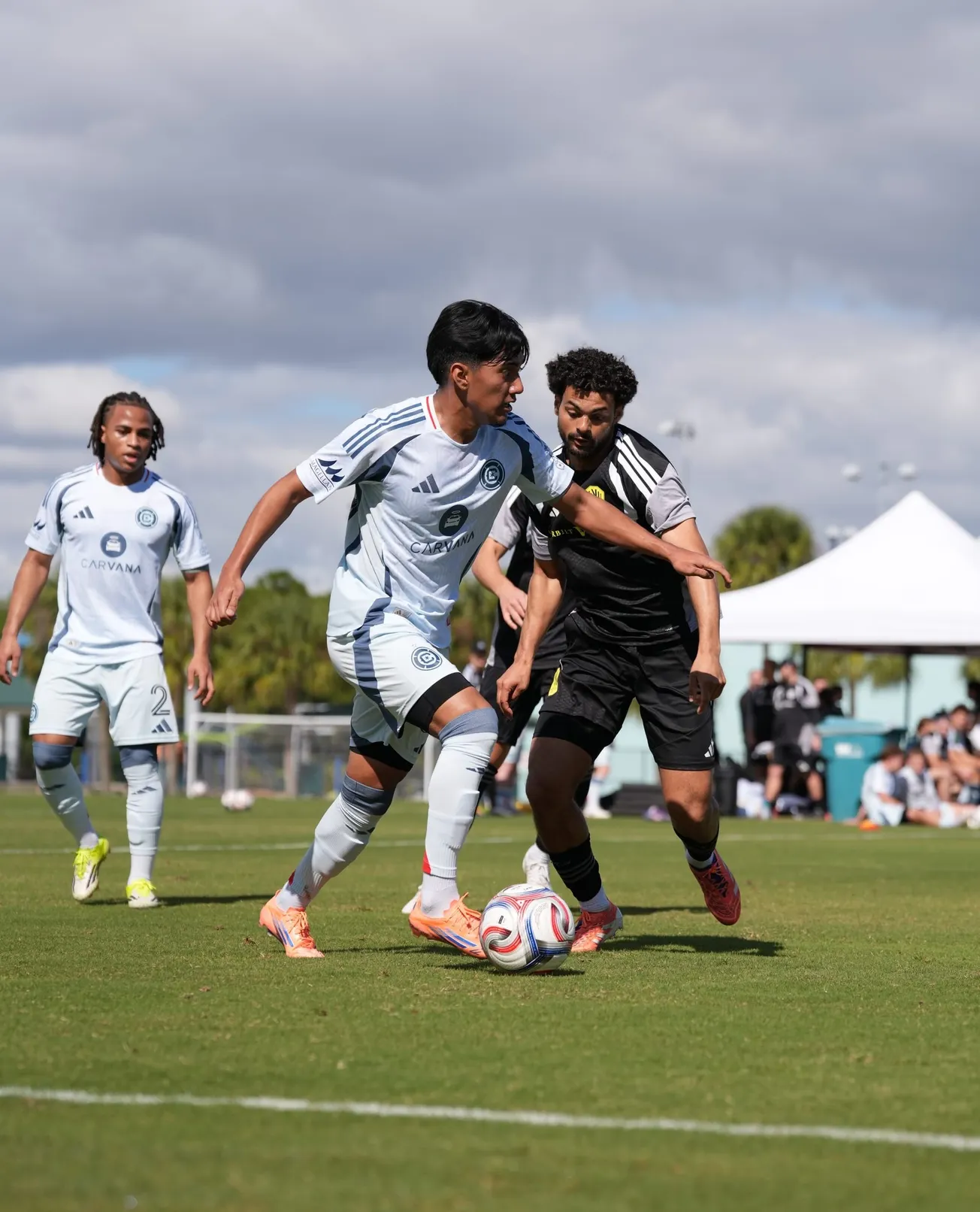 Sergio Oregel Jr. plays the ball against Nashville SC ahead of Leonardo Barroso on January 20, 2026