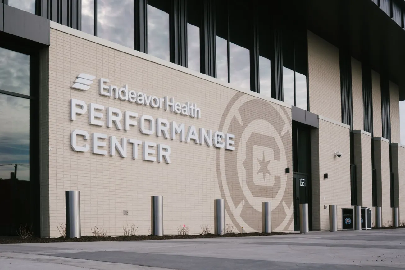 Exterior shot of the Endeavor Health Performance Center entrance