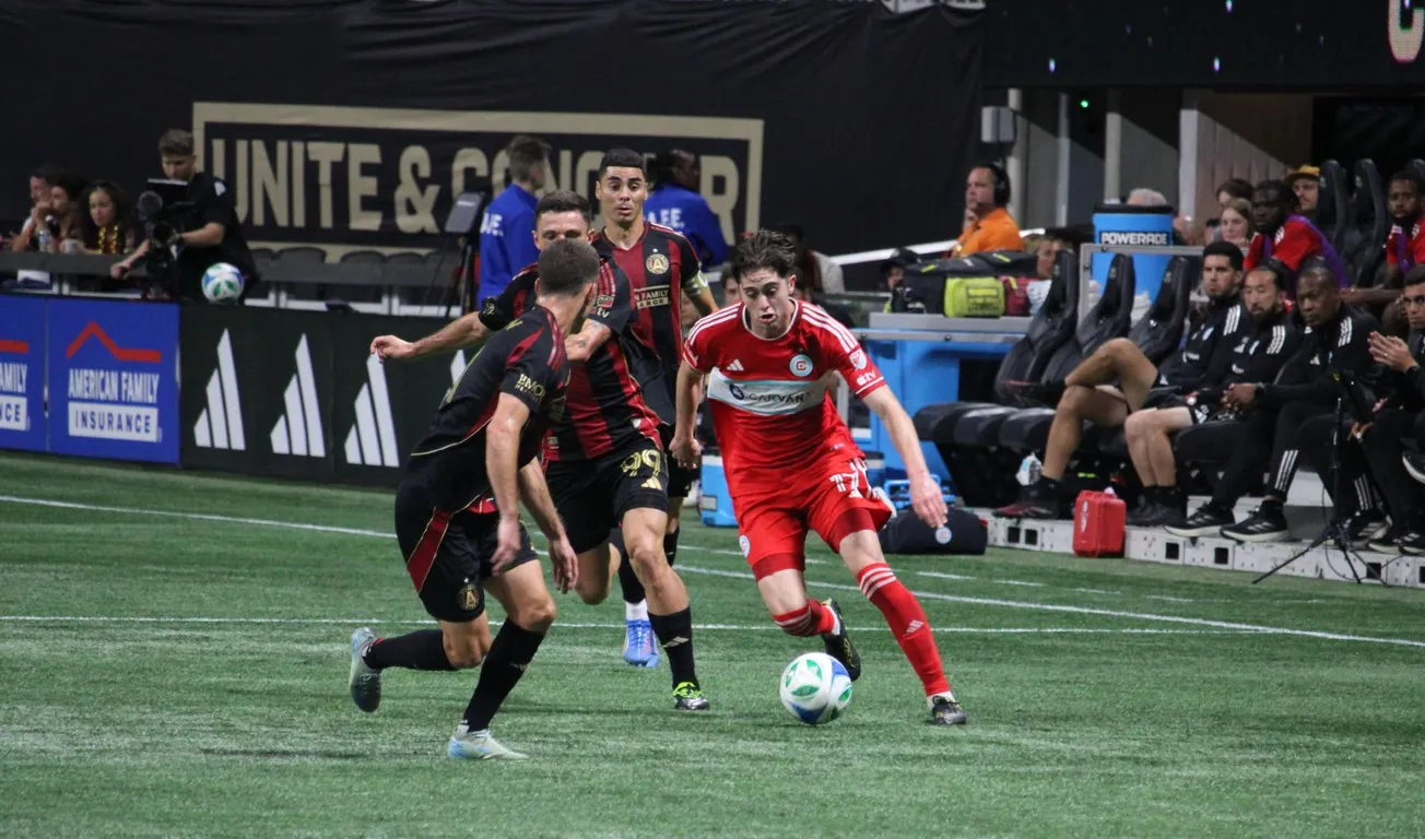 Brian Gutiérrez plays the balla s Atlanta United Players including Miguel Almirón look on on July 16, 2025