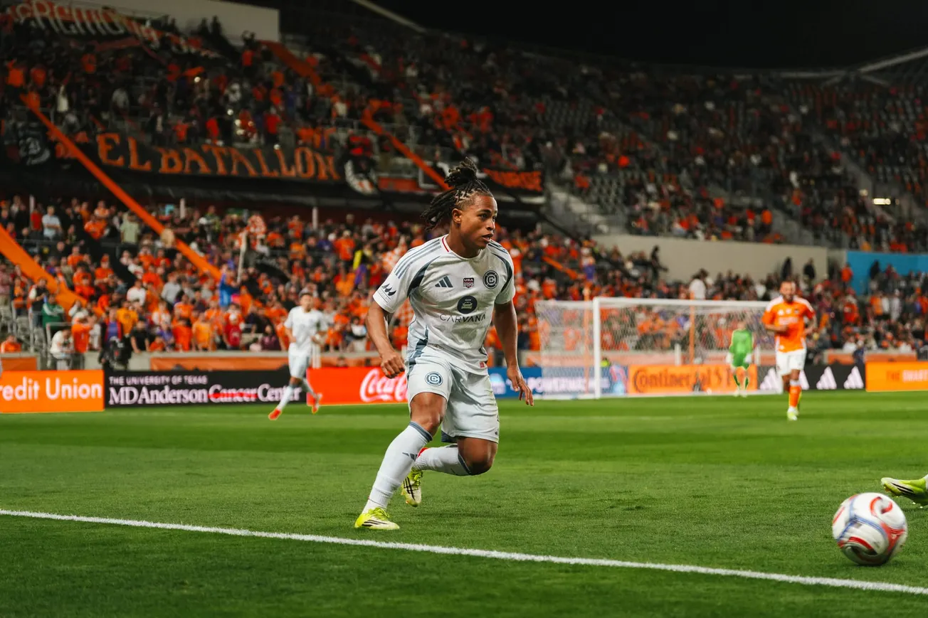 Leo Barroso challenges for the ball at a soccer game at Shell Energy Stadium on February 21, 2022.