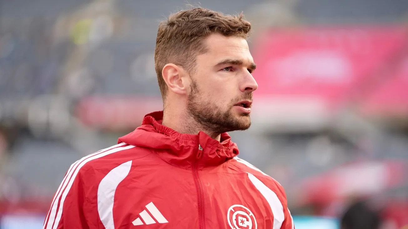 Hugo Cuypers in a red warmup jacket