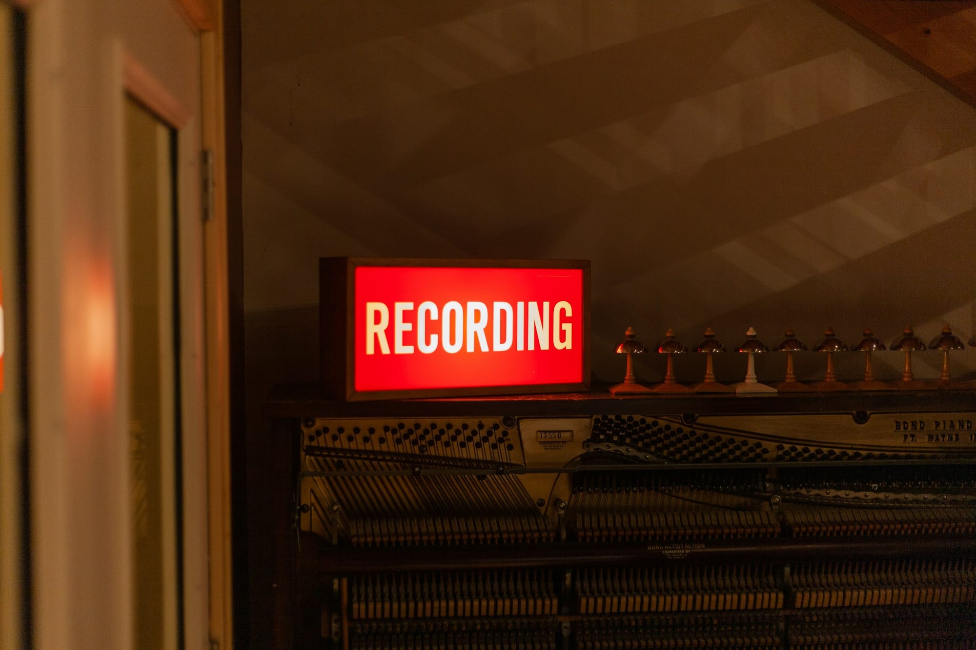 recording sign in a studio - How to record streaming video