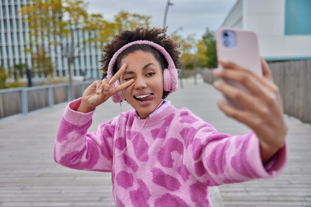 woman recording her video - How to make TikTok Reddit Story Videos