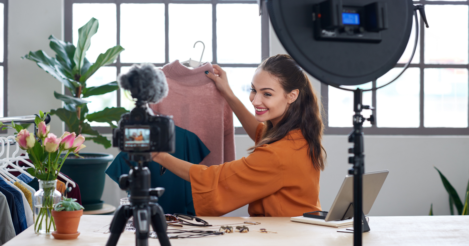 woman making a video - Best Apps To Create Content For Social Media