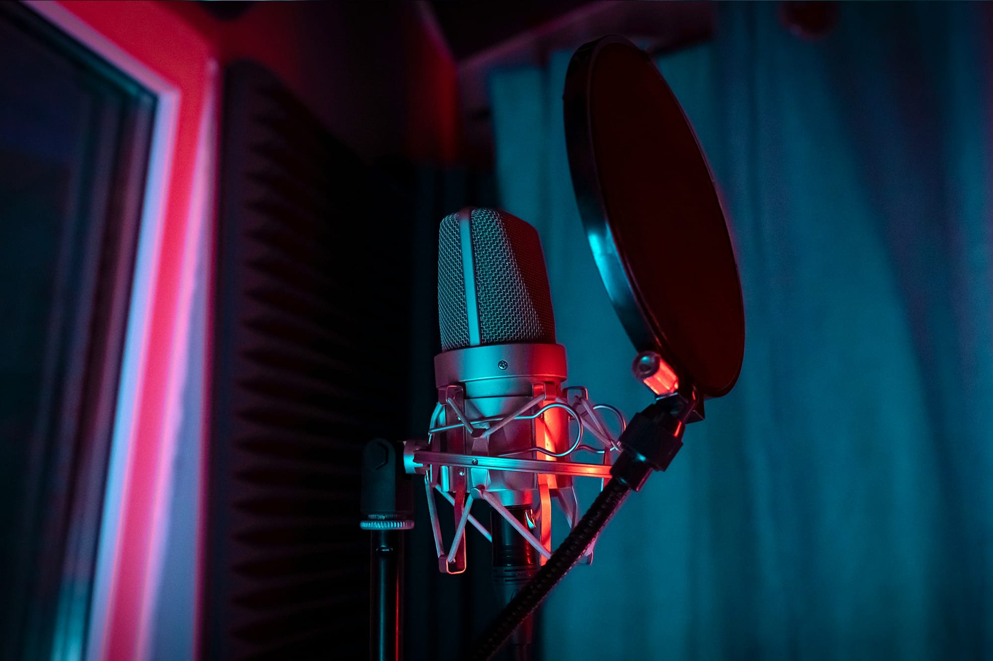 microphone - Top Faceless YouTube Niches