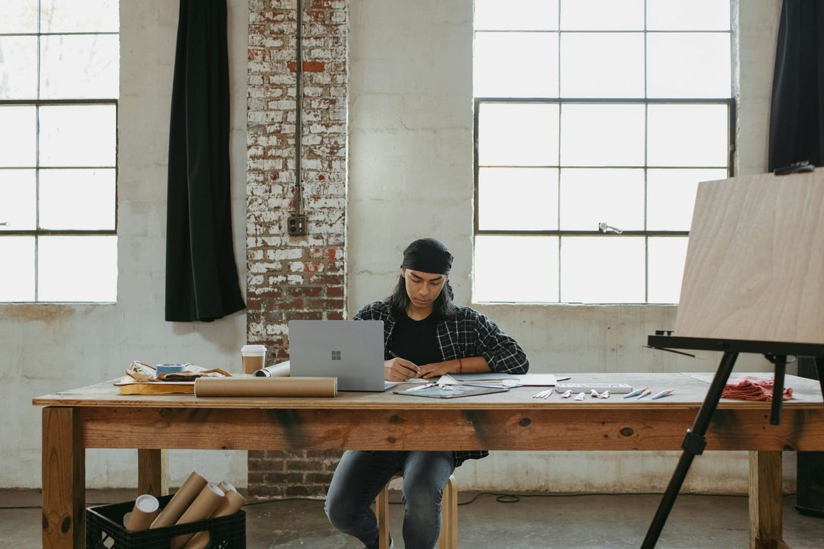 25+ Best Content Creator Must-Haves Tools and Equipment For Beginners