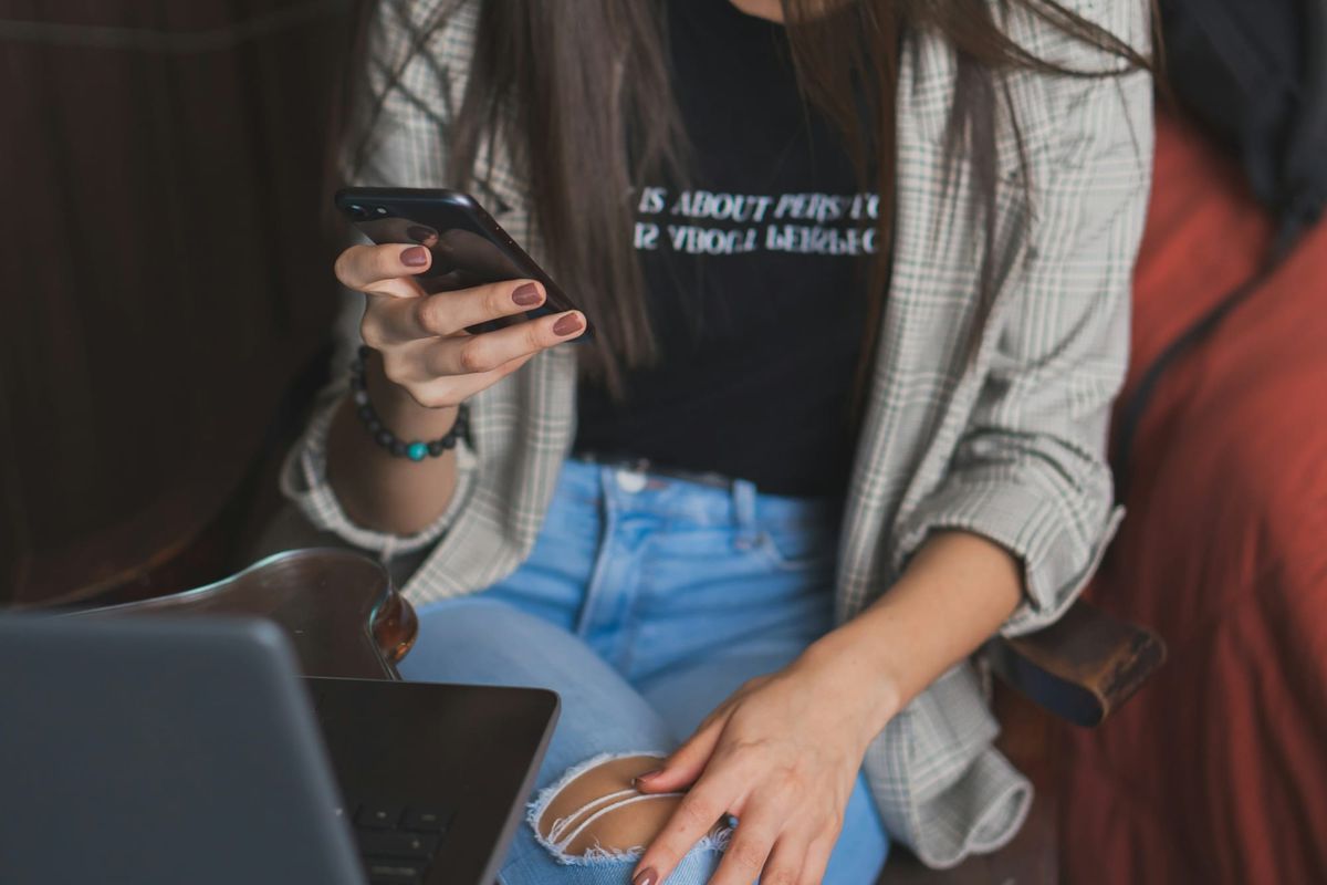 What Does Viral Mean in Social Media + How To Go Viral