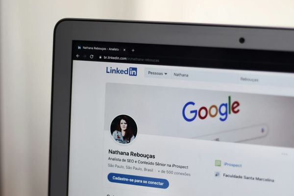 How To Make a LinkedIn Post Go Viral In 14 Simple Ways
