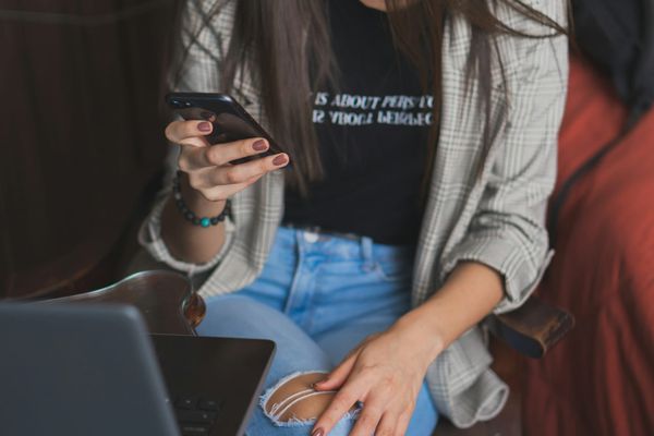 What Does Viral Mean in Social Media + How To Go Viral