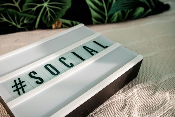 What Does Going Viral Mean + 13 Tips for Going Viral