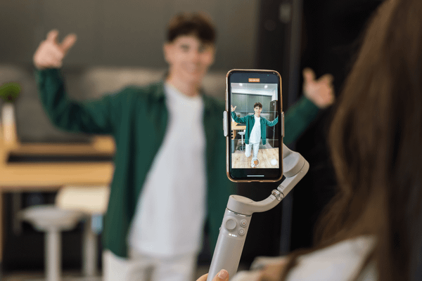12 Tips on How To Do Collaborations On Instagram
