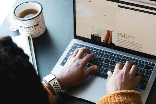 7 AI Tools to Create Ecommerce Product Content in 30 Minutes