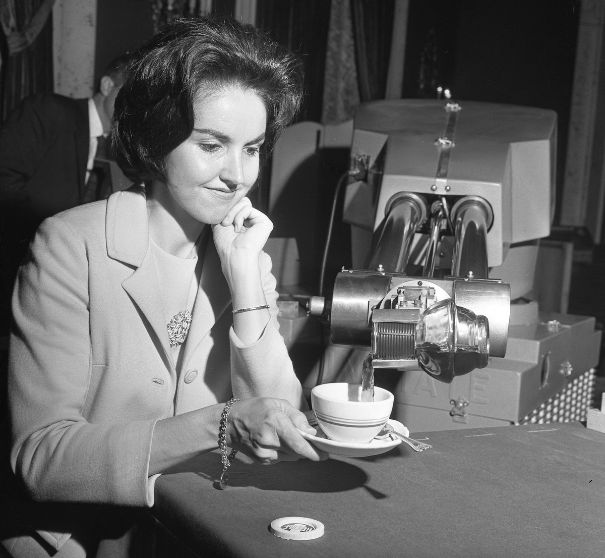 Más allá de la tecnología: La cibernética y el espejo humano