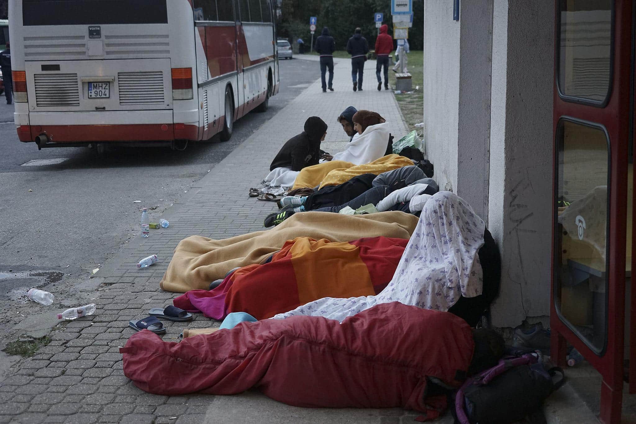 Syrian_refugees_sleeping_in_the_open_air_during_refugee_crisis._Budapest,_Hungary,_Central_Europe,_4_September_2015.jpeg