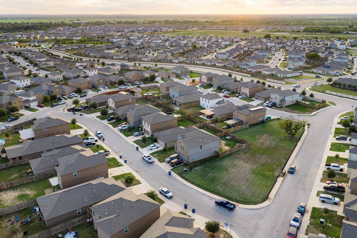 Abandoned Oil Well Spreads Toxic Fumes in San Antonio Subdivision as Underground Methane Creeps Closer