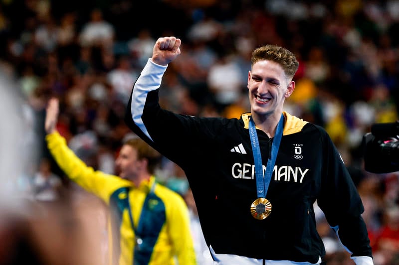 Märtens Takes Down Shiny Biedermann & Textile Thorpe With Game-Changing 3:39.96 WR In Stockholm 400 Free