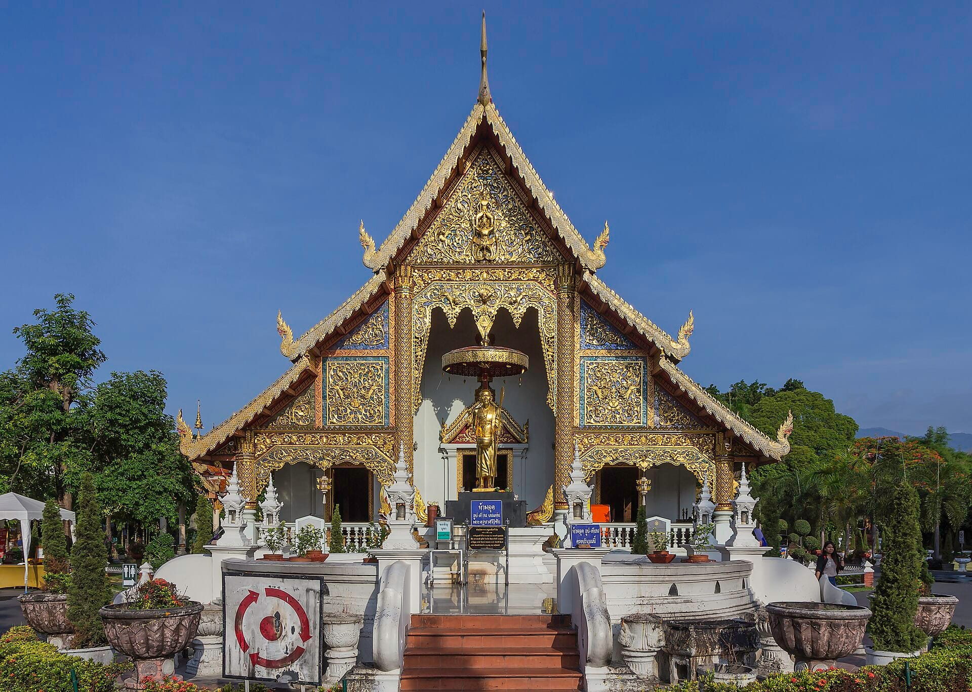Golden Lanna architecture at Wat Phra Singh