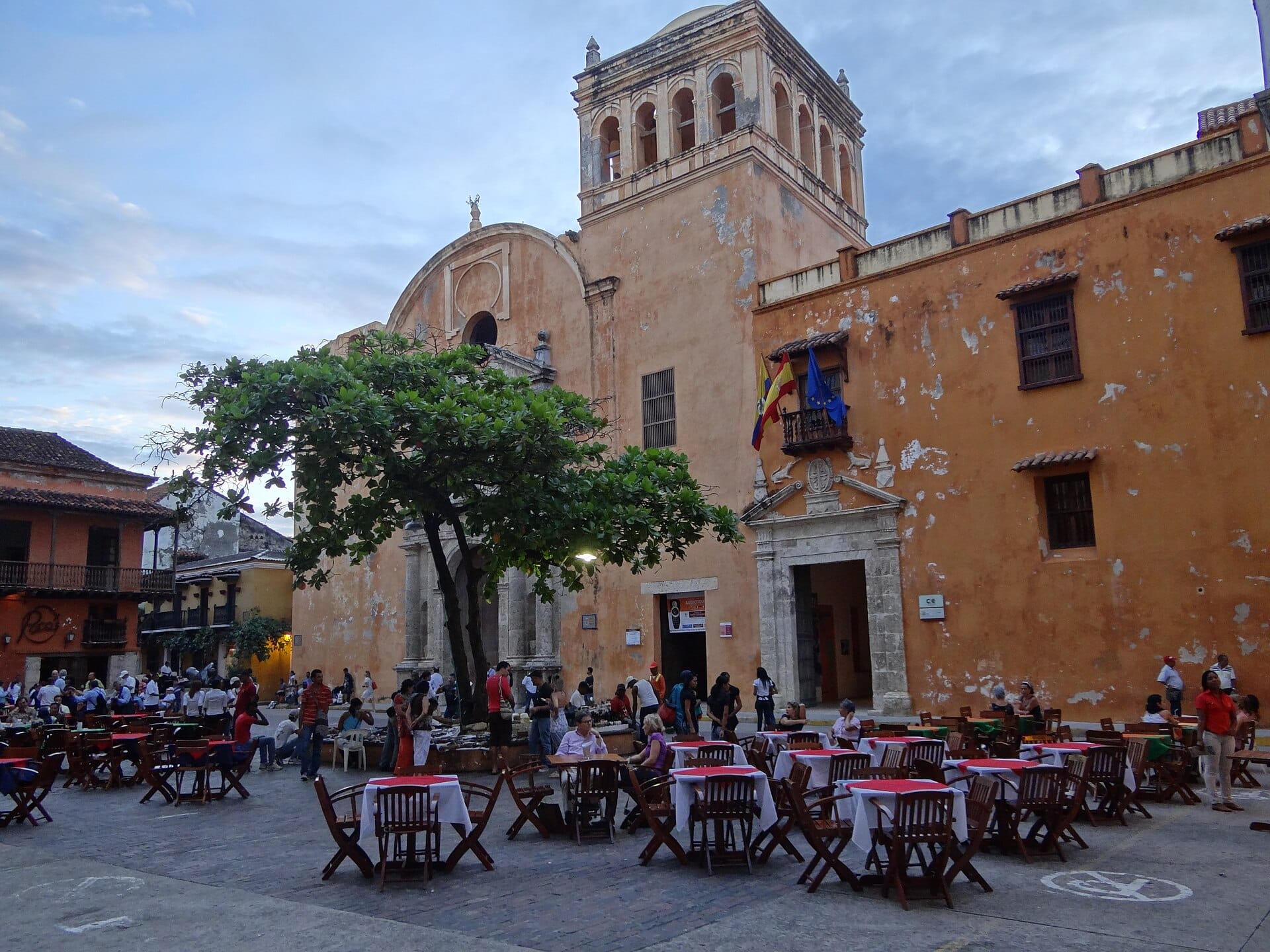 Plaza Santo Domingo in Cartagena with Botero sculpture
