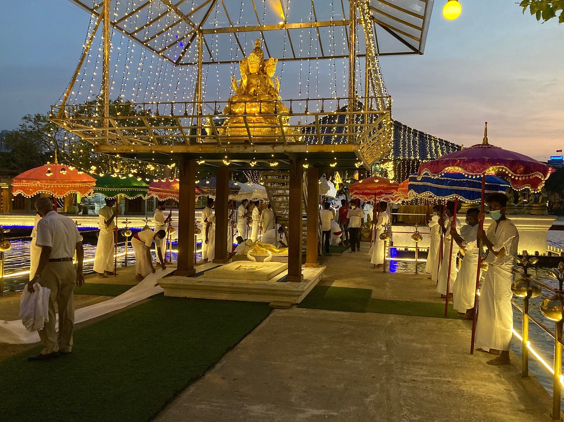 The Seema Malaka meditation pavilions floating on Beira Lake in Colombo