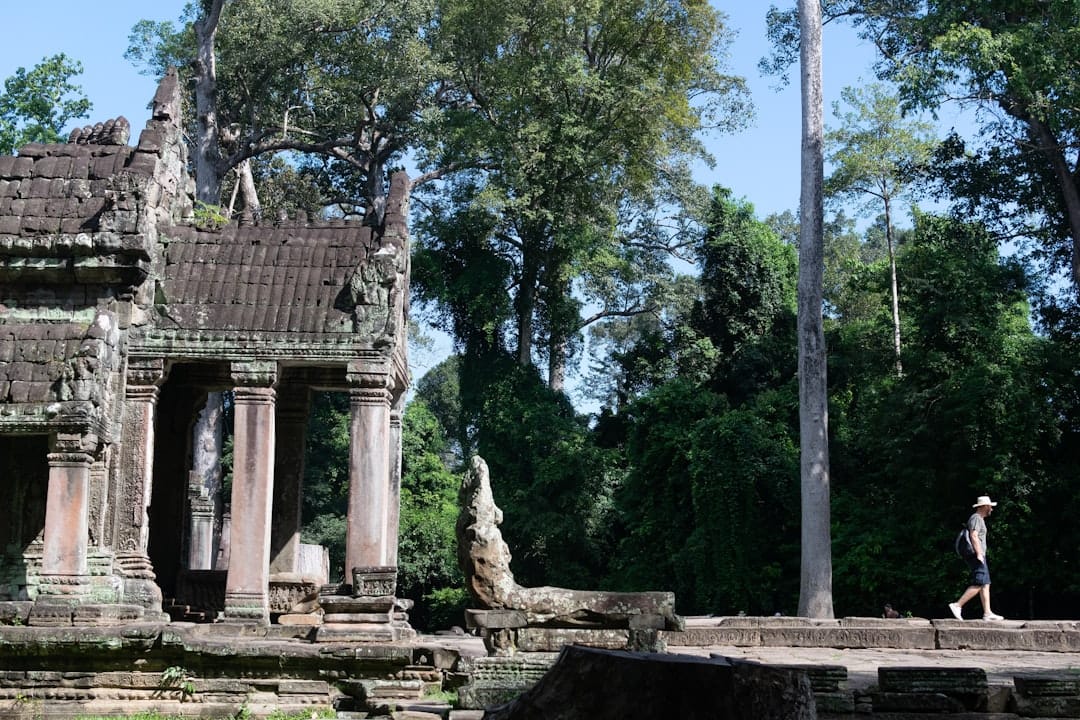Corridor and doorways of Preah Khan temple