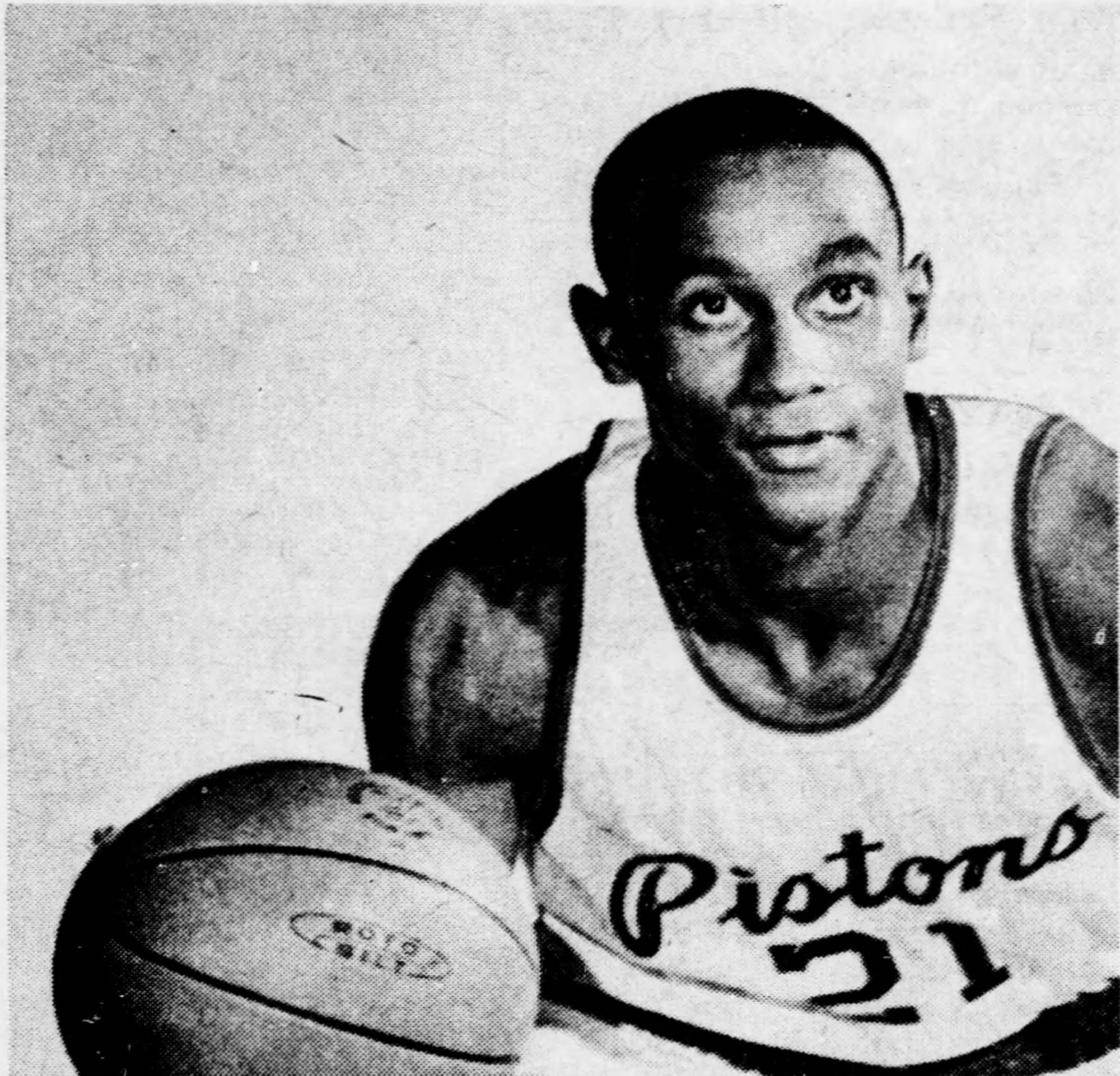 Avec sa vitesse et son style inimitable, Dave Bing s'impose comme la meilleure recrue de la draft de 1966, grâce à 20 points et 4 passes de moyenne. source : Detroit Free Press