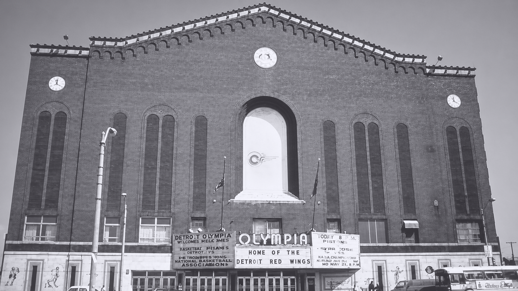 L'Olympia Stadium, aussi surnommé "the Red Old Barn" : la vieille grange rouge.