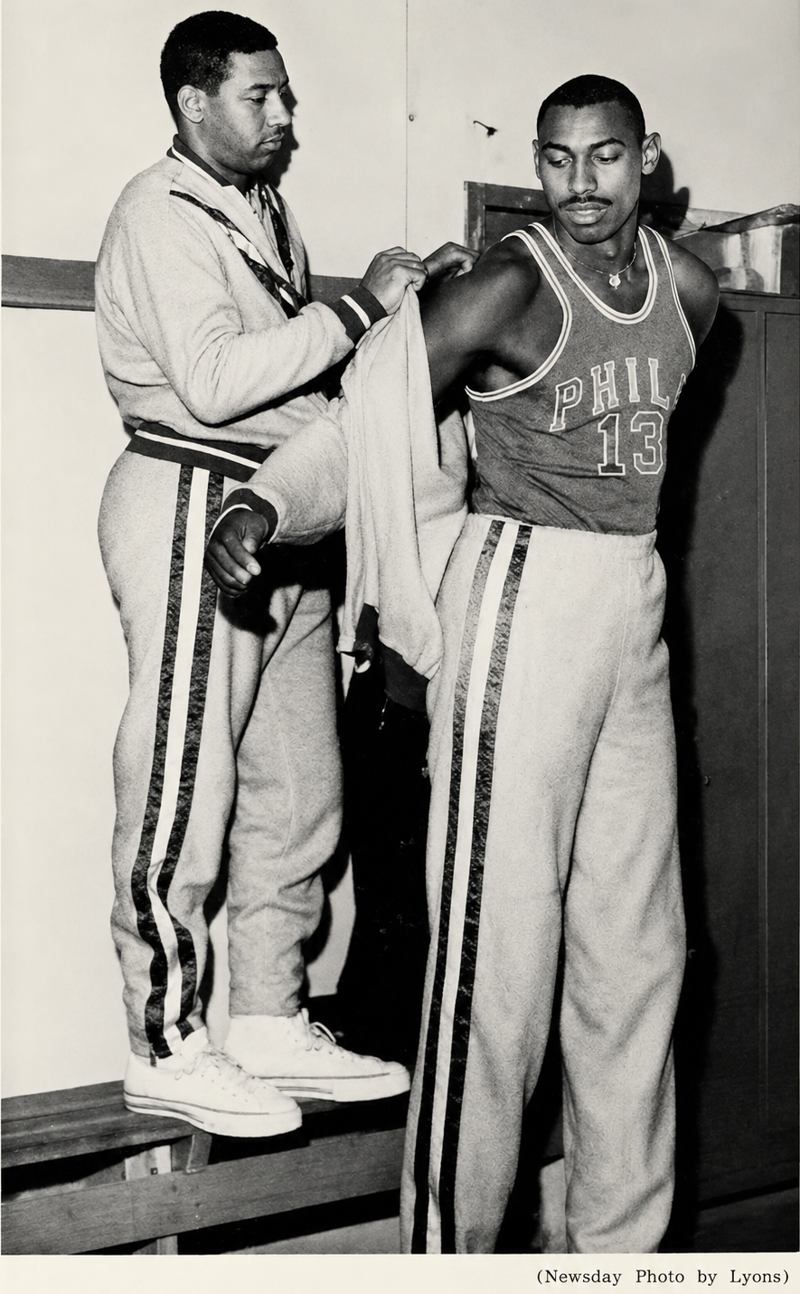 Guy Rodgers au petit soin avec son ami de toujours. source : Newsday (Suffolk Edition)