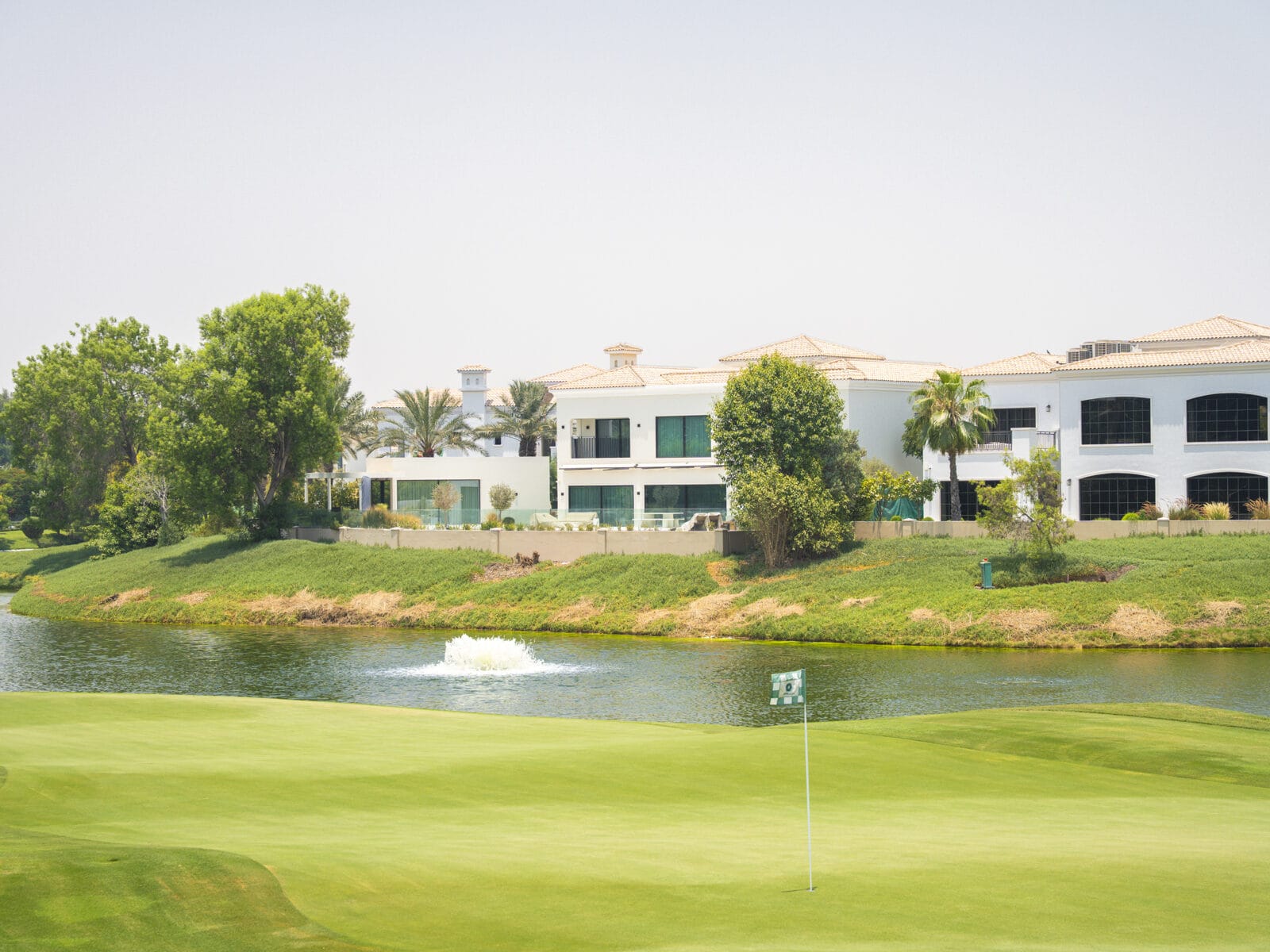 Villas across the lake on the Earth course, Jumeirah Golf Estates