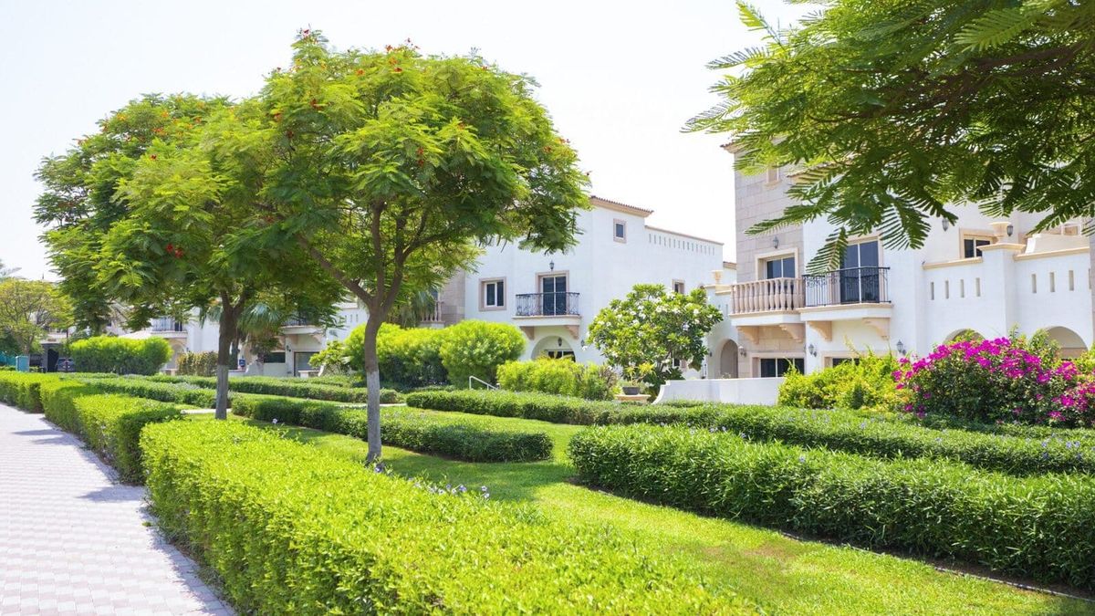 Garden walkway through Redwood Park, Jumeirah Golf Estates