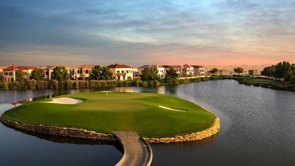 Villas beside the water at Jumeirah Golf Estates