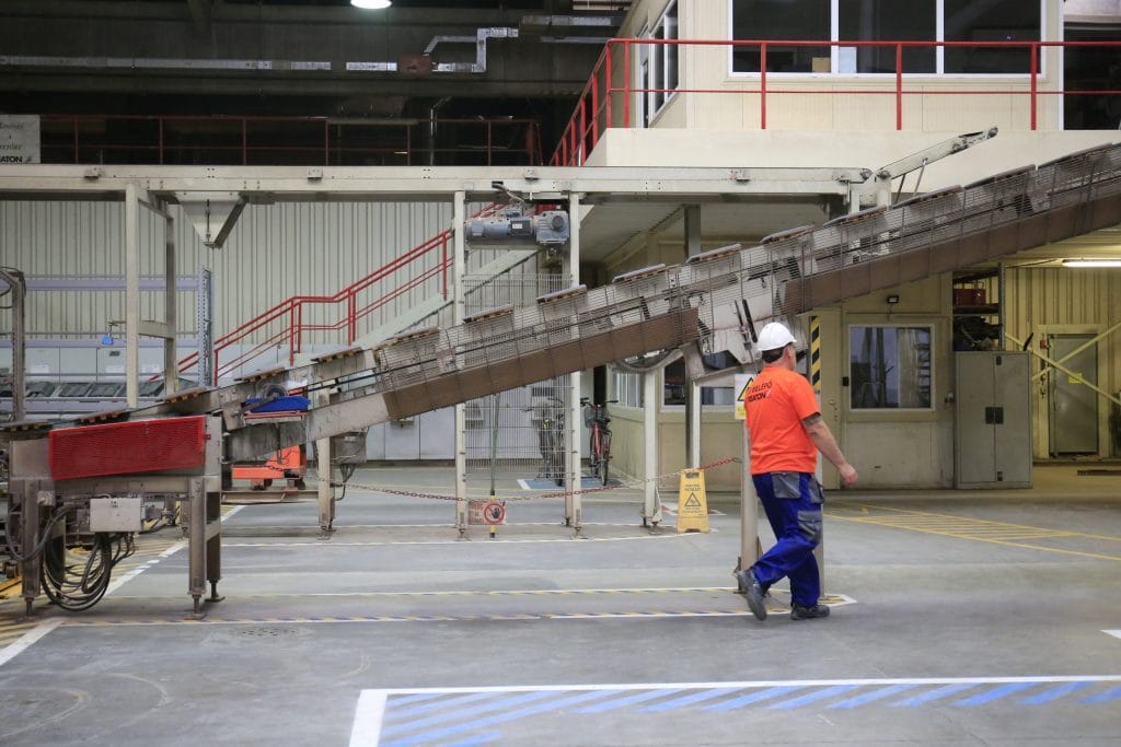 Hungary’s manufacturing sector is facing a severe worker shortage. Photo: György Varga/MTI