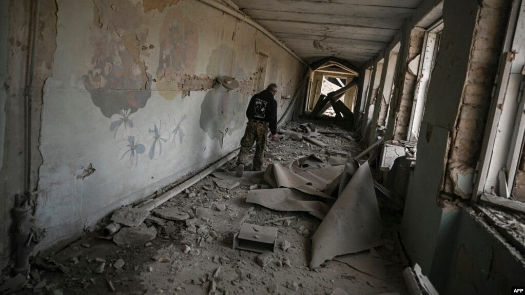 A school destroyed during a Russian attack in eastern Ukraine. Photo: AP via VoA