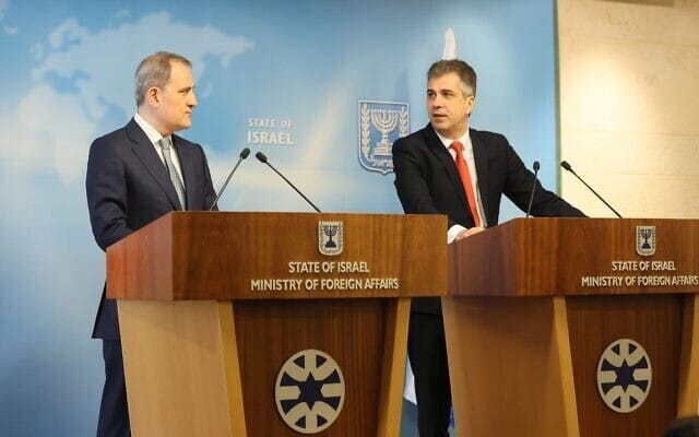 Israel’s&nbsp;Foreign Minister Eli Cohen (R) with Azerbaijani Foreign Minister&nbsp;JeyhunBayramov. Photo:&nbsp;Miri&nbsp;Shimonovich/Israeli&nbsp;Foreign Ministry)