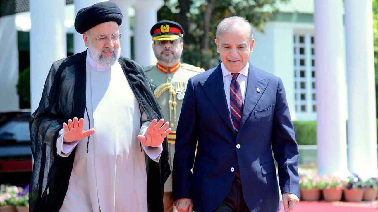 Pakistan’s Prime Minister Shehbaz Sharif, right, with Iranian President Ebrahim Raisi in Islamabad. Photo: Prime minister’s office