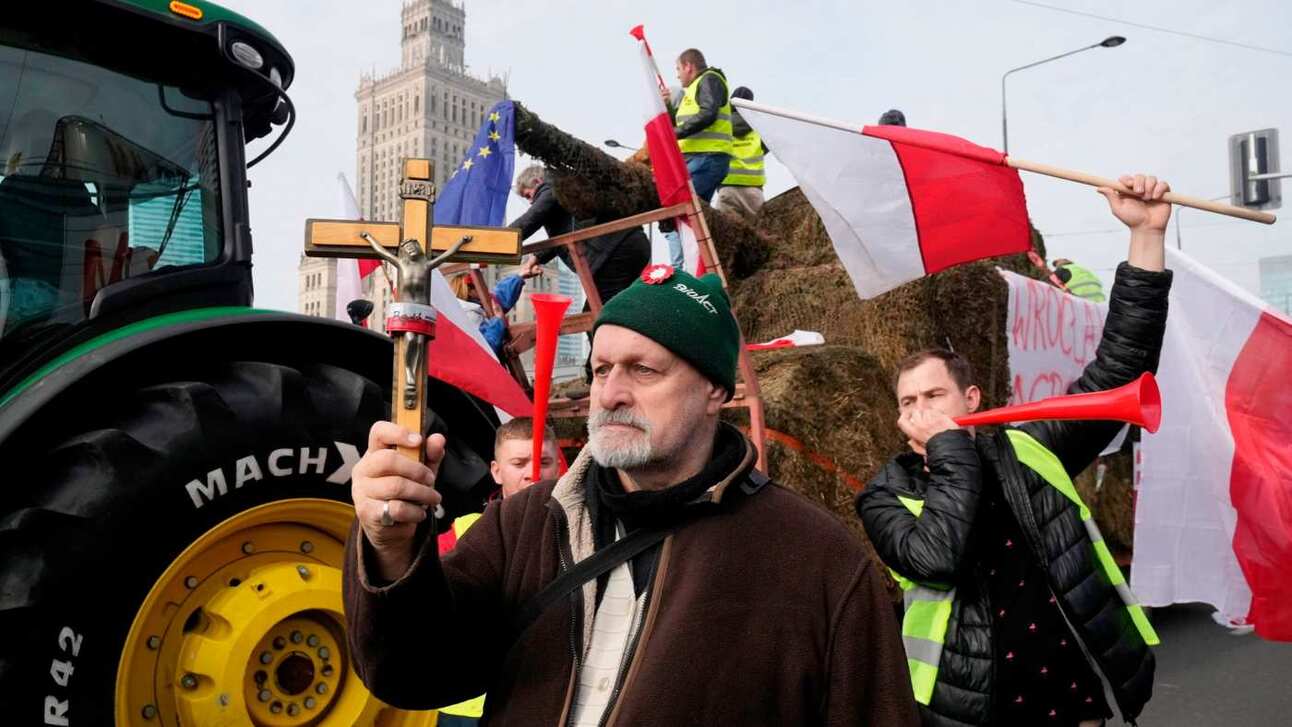 Polish farmers protest against EU policies. Photo: Czarek Sokolowski/AP