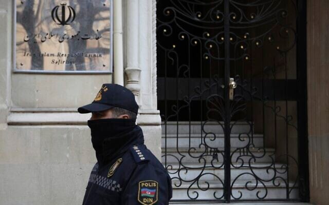 A police officer guards an area in front of the Iranian embassy in Baku, Azerbaijan. Photo: Aziz Karimov/AP