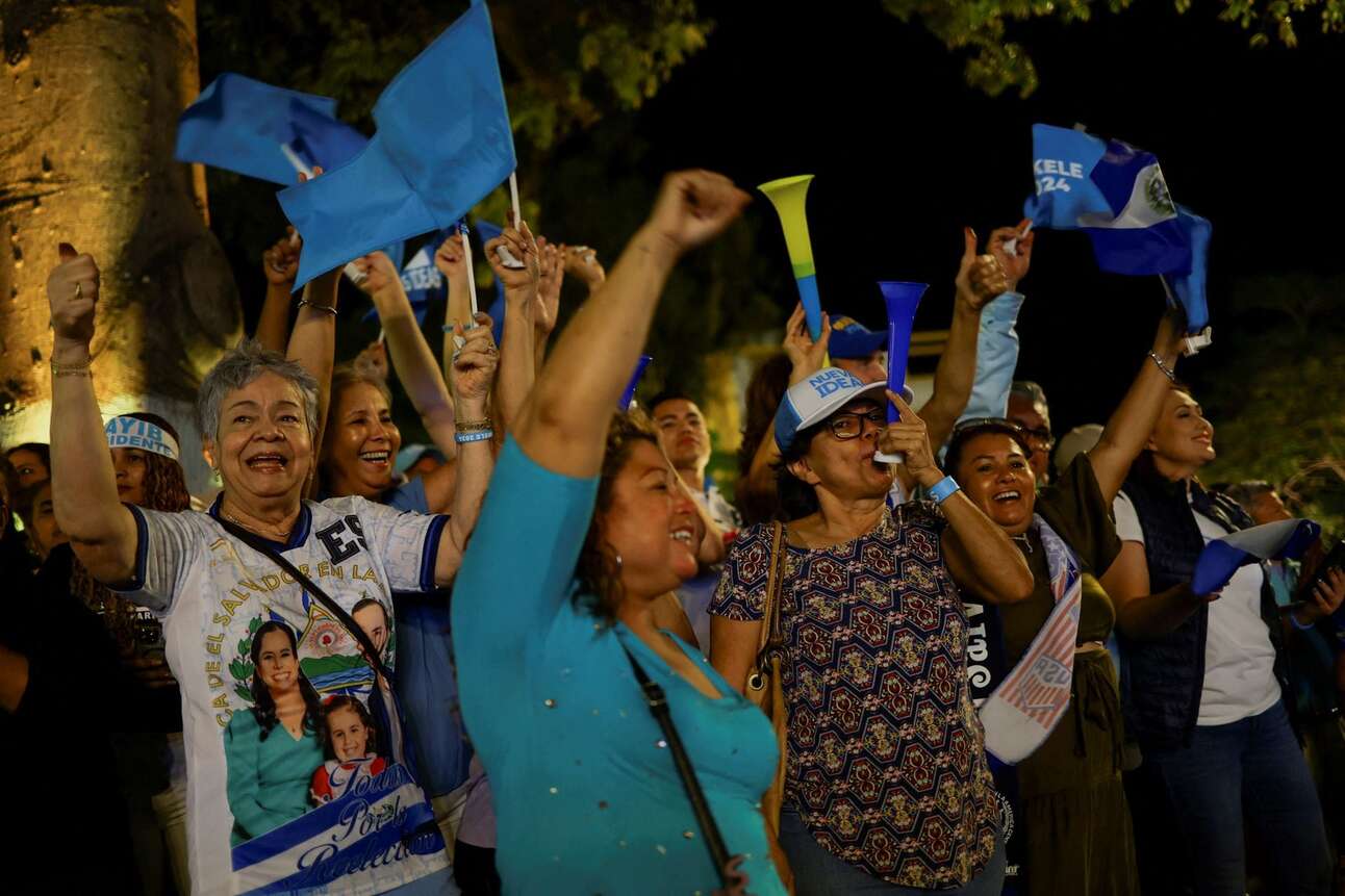 Bukele supporters celebrate in front of the National Palace. Photo: Jose Luis Gonzalez/Reuters