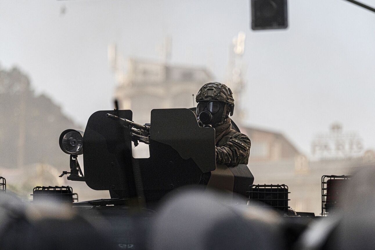 An armored vehicle deployed near the presidential palace in La Paz. Photo: Marcelo Perez del Carpio/Bloomberg