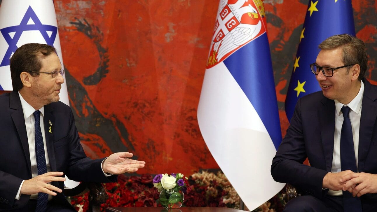 Aleksandar Vucic (right) and Isaac Herzog in Belgrade, September 11 2024. Photo: EPA-EFE/Andrej Cukic