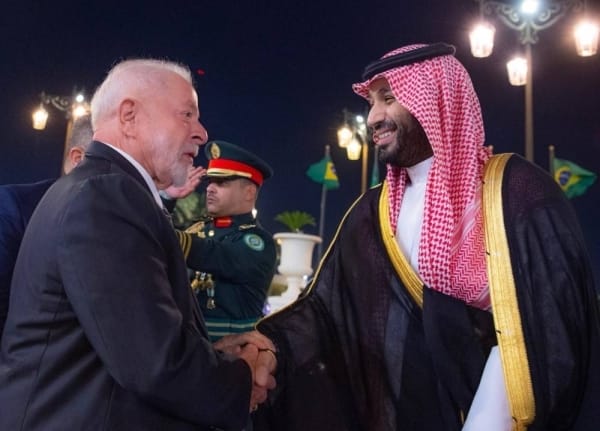 Lula with Saudi Crown Prince Mohammed bin Salman. Photo via Saudi Gazette