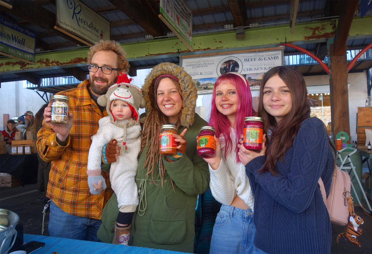 Holiday market unites craft and community