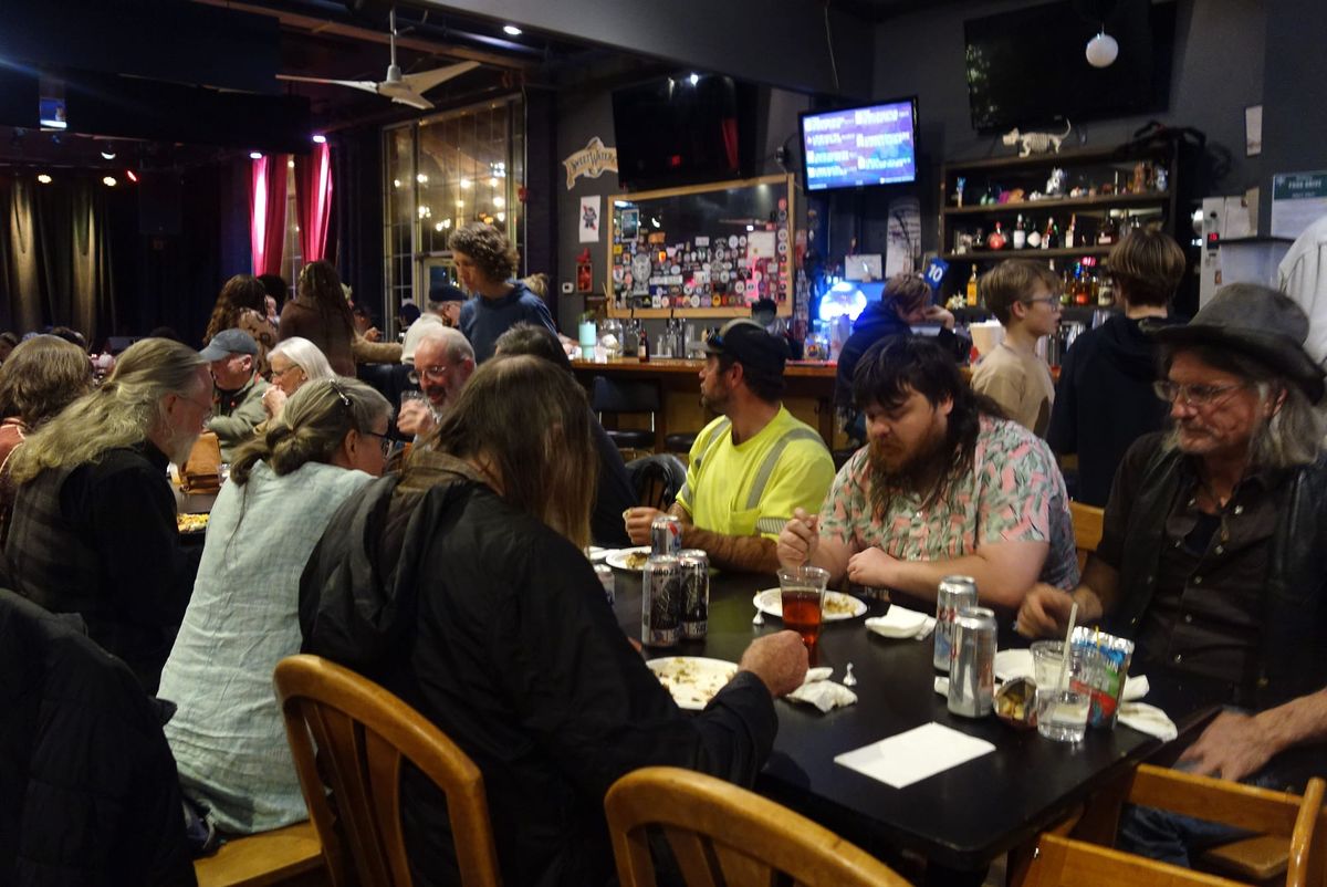 Thanksgiving potluck at Dogtown draws more than 100