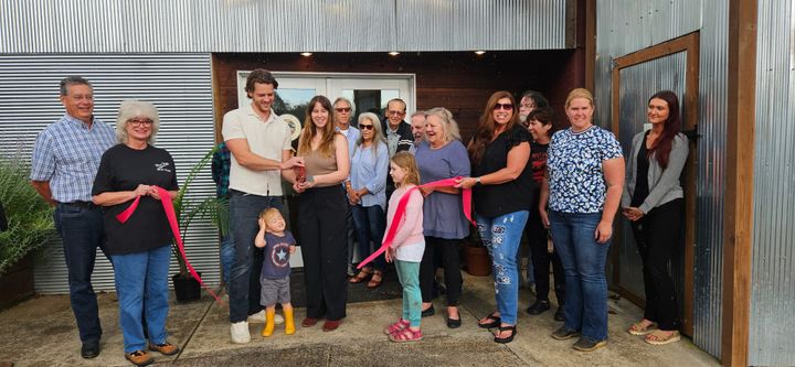 Homegrown flooring company celebrates showroom opening