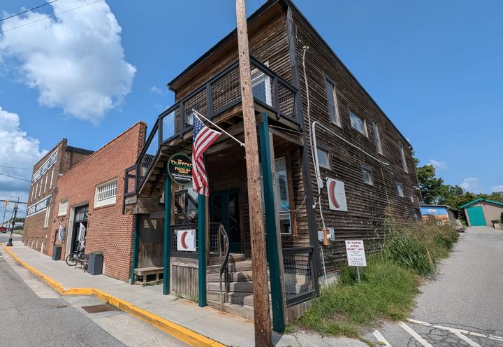 Buffalo Hemp to close Floyd store while aiming for state licensure