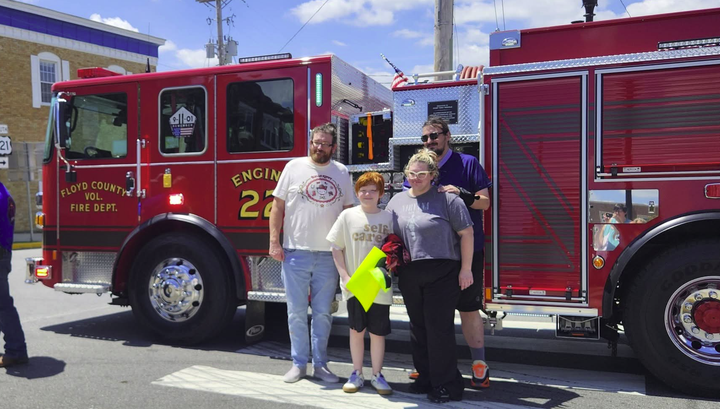 Boy who was burned in house fire receives a hero's welcome home