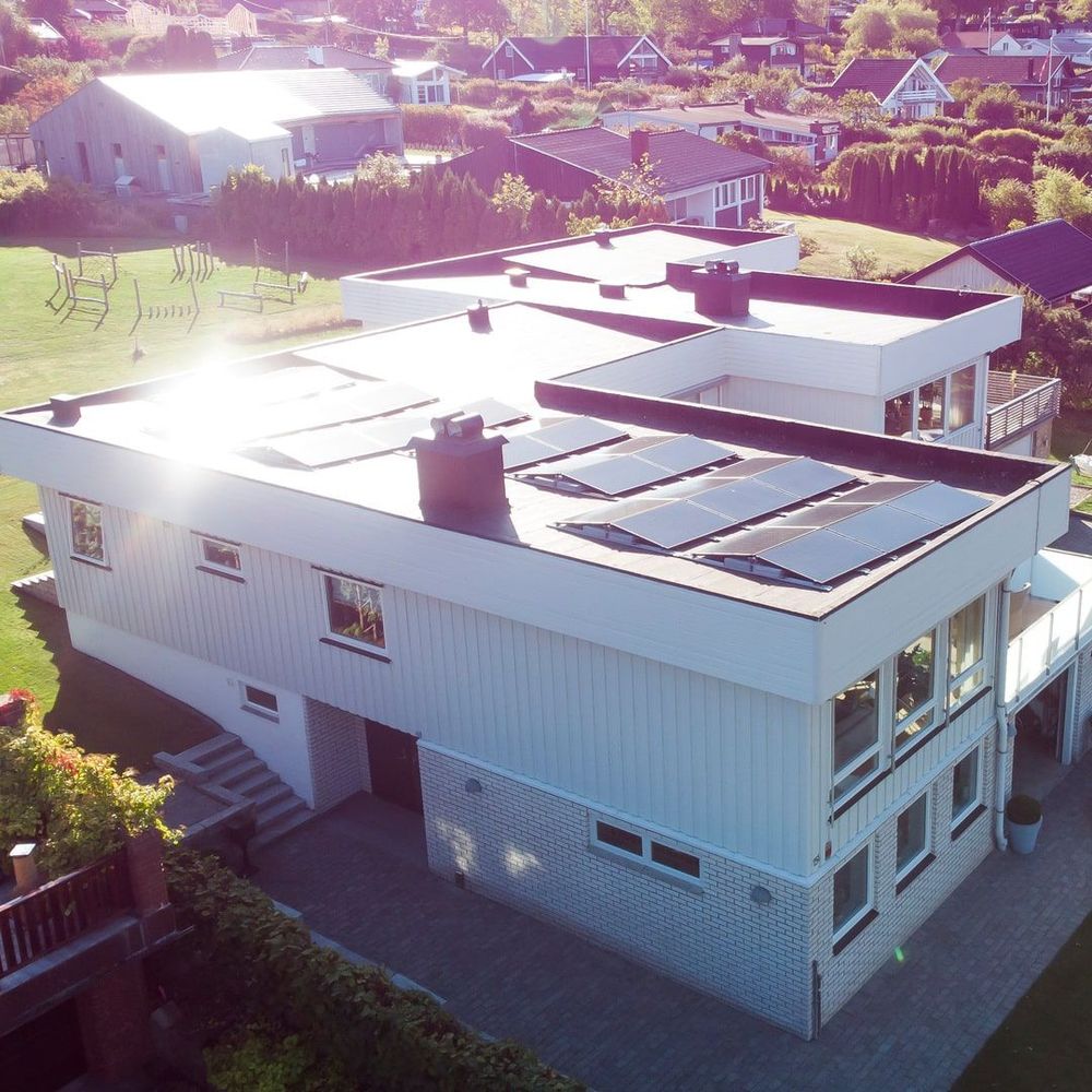 tak med null grader skråning - solcellepaneler på taket