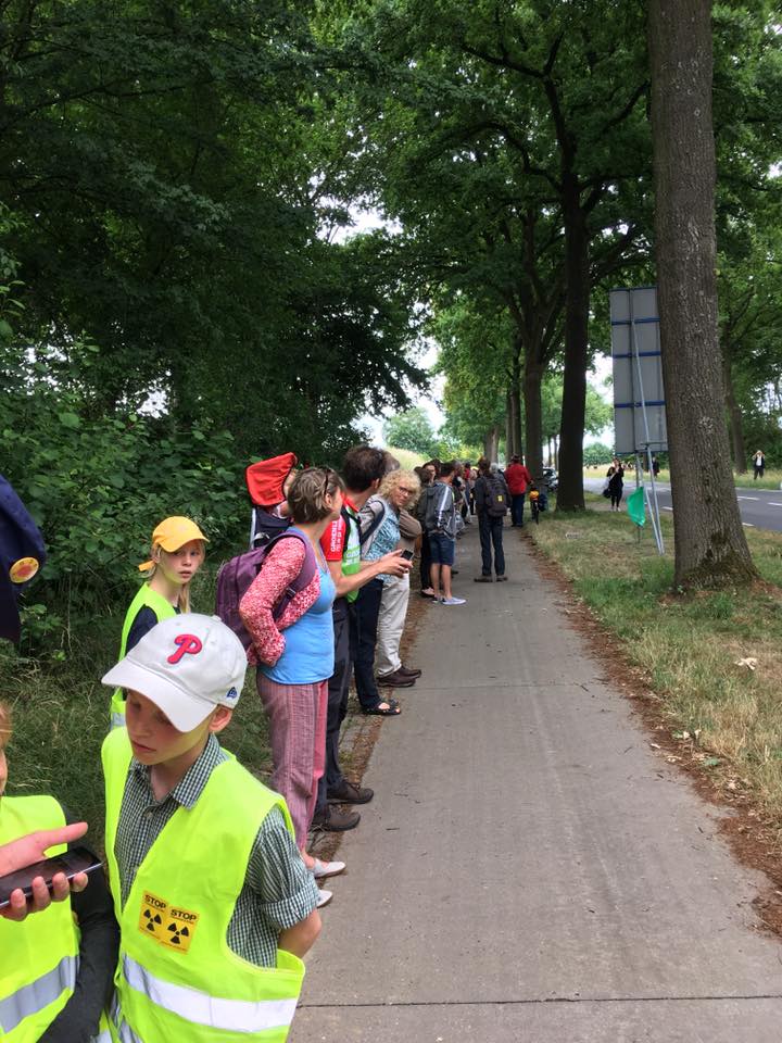 Mensenketting aan mijn linkerzijde.