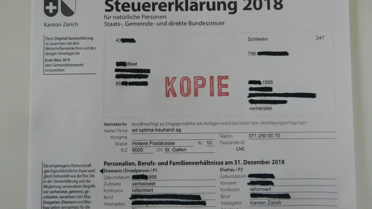 Symbolbild einer Schweizer Steuererklärung für den Wechsel zur Individualbesteuerung